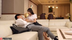 八掛うみ、甘い誘惑で既婚上司を逆NTR社内不倫