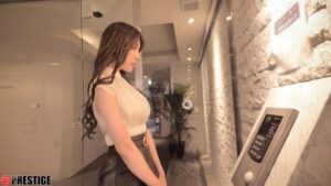 【如月えれな】現役服飾学生の美少女と濃厚ご奉仕